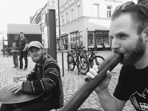 Straßenmusik mit Hangton in Bayreuth